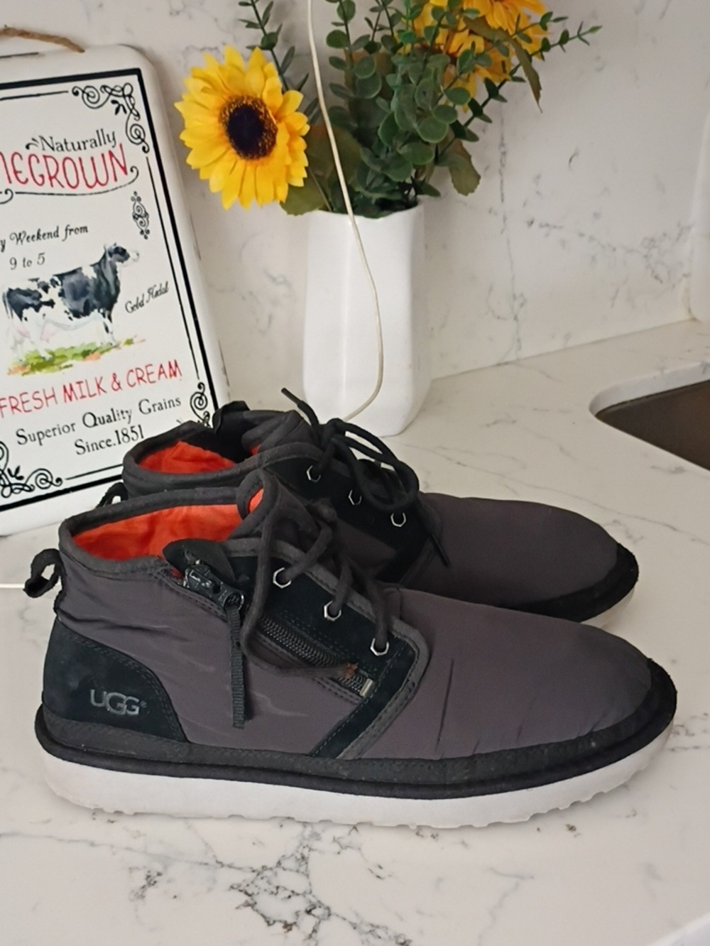 Ugg Men Boots - Picture 2 of 10